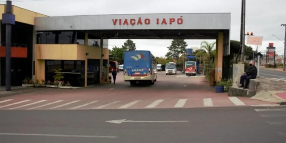 Garagem de acesso para a Viação Iapó.
