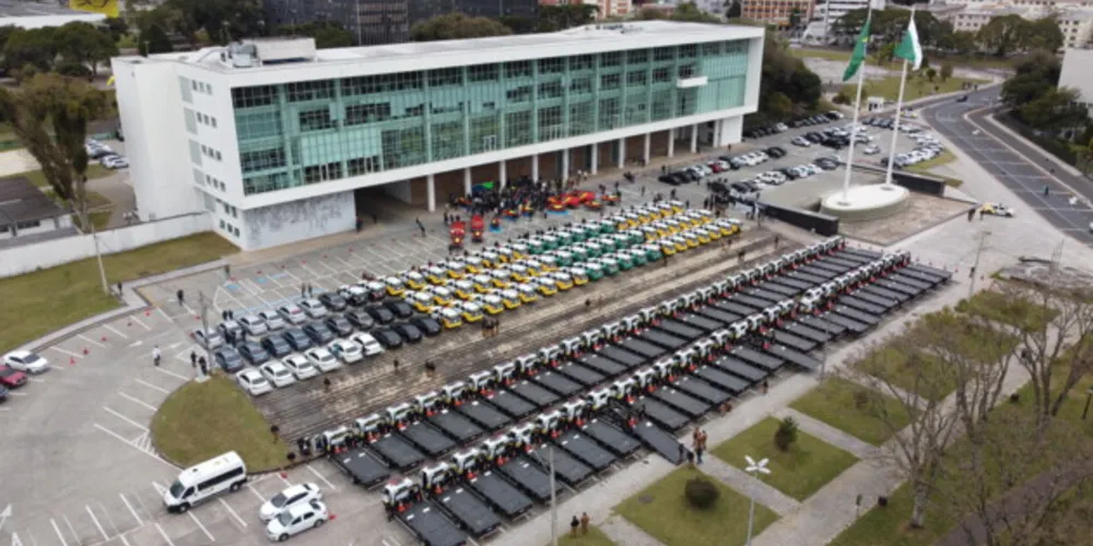 Apresentação dos veículos aconteceu no pátio do Palácio Iguaçu.