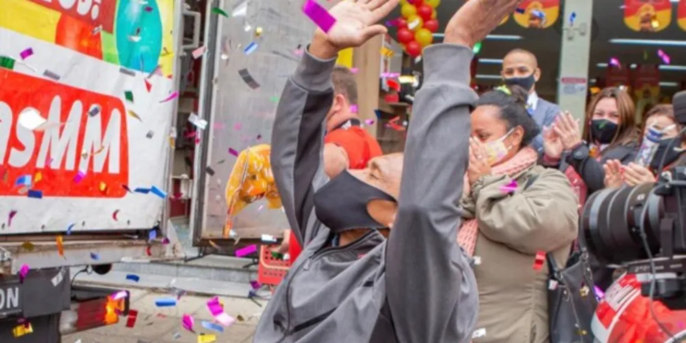 Amarildo da Silva, comprou um celular na varejista, aderiu à campanha e, nesta quarta-feira (9), ganhou R$ 15 mil em produtos