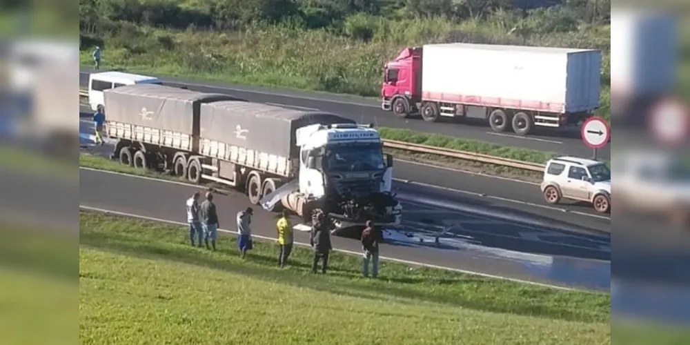 Acidente aconteceu próximo ao viaduto de acesso ao bairro Santa Terezinha