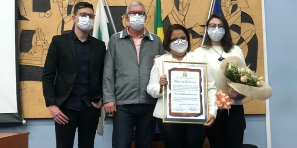 Elaine Martins é natural da cidade do Rio de Janeiro.