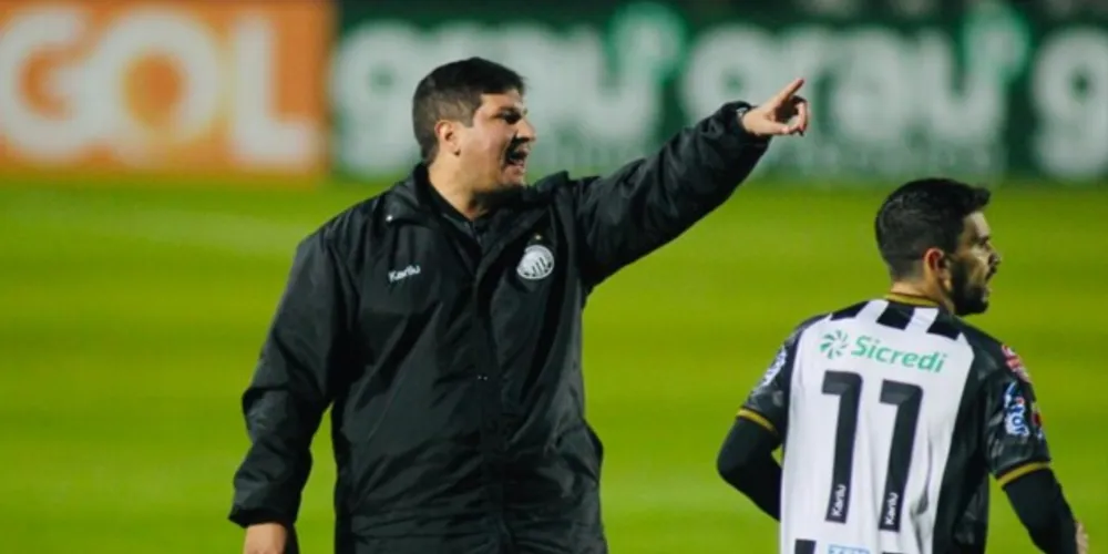 Segundo o treinador, espírito competitivo prevaleceu os 90 minutos, fator que ajudou o elenco na conquista dos três pontos