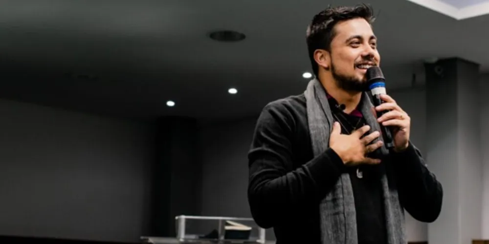 Ricardo Antônio Kuhn, filósofo, escritor, professor e empresário lança sua obra: “Mundo das Ideais, anjos de Circo”