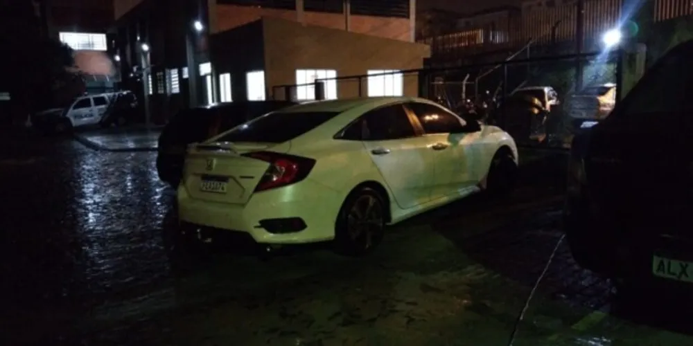 Suspeito alegou que estaria levando as substâncias para uma festa