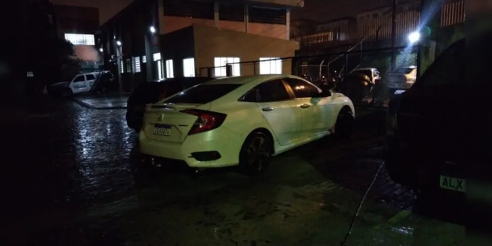 Suspeito alegou que estaria levando as substâncias para uma festa