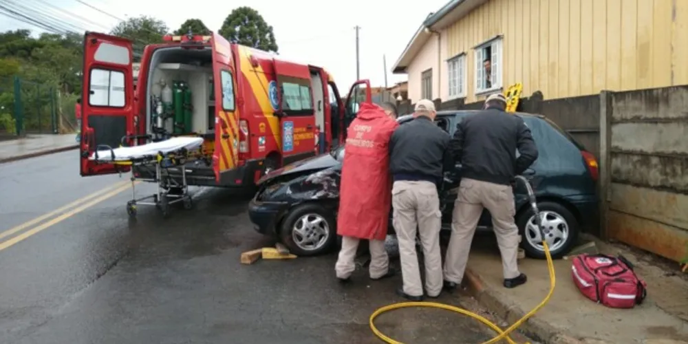 Acidente foi no cruzamento entre as ruas: Teixeira Mendes e Alameda Nabuco de Araújo