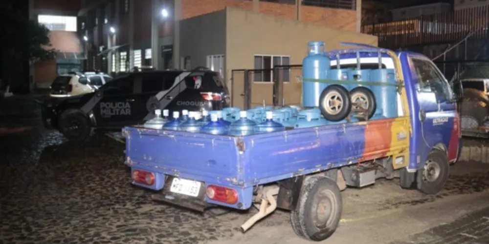 homem rendeu o condutor do caminhão, fez menção de estar armado e levou o veículo
