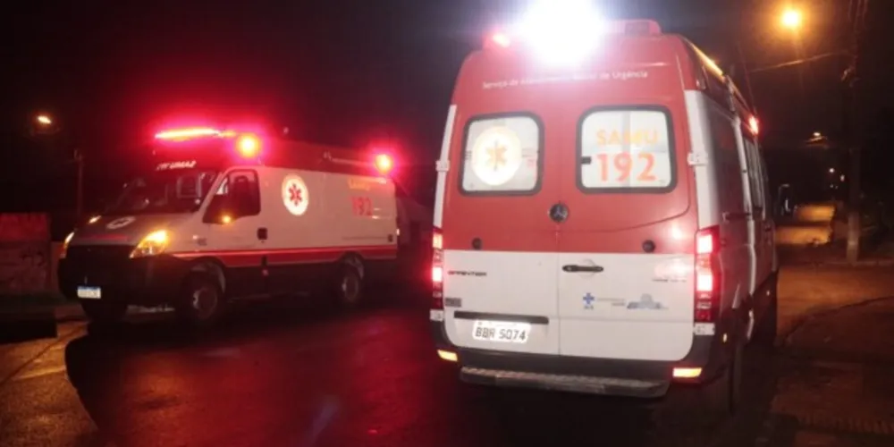 Vítima de 59 anos foi agredida por objetos cortantes e perfurantes enquanto dormia, na madrugada deste domingo