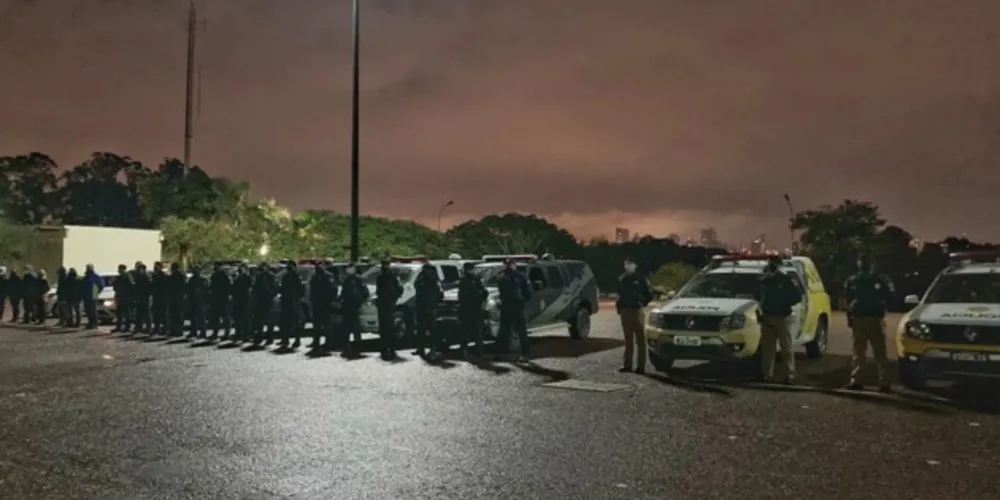 Órgãos ainda encontraram dois estabelecimentos abertos e em pleno funcionamento durante o 'Toque de Recolher'