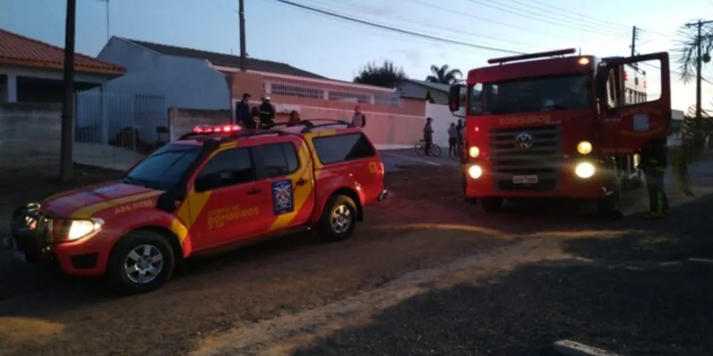 Corpo de Bombeiros foi acionado para atender a ocorrência neste sábado (3)