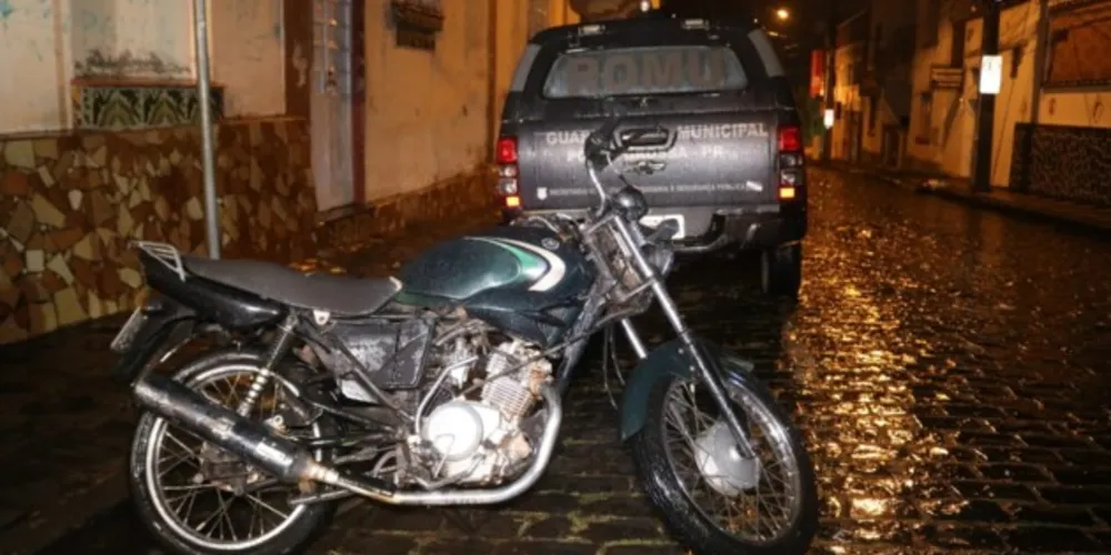 Nesta madrugada, a equipe encontrou o veículo em posse de um jovem de 23 anos