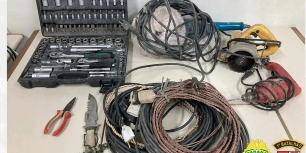 Homem relatou aos policiais que havia furtado os objetos de um estabelecimento comercial