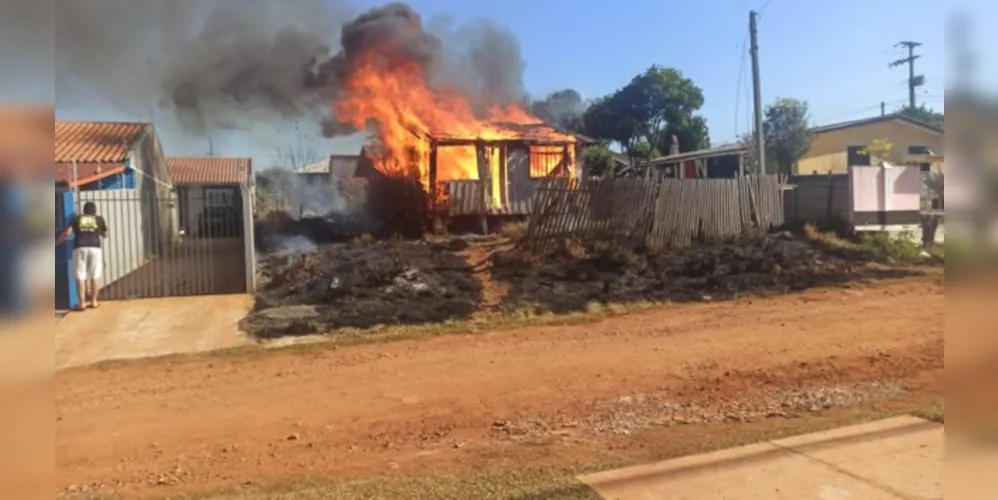 Equipes dos bombeiros conseguiram realizar apenas o rescaldo no terreno