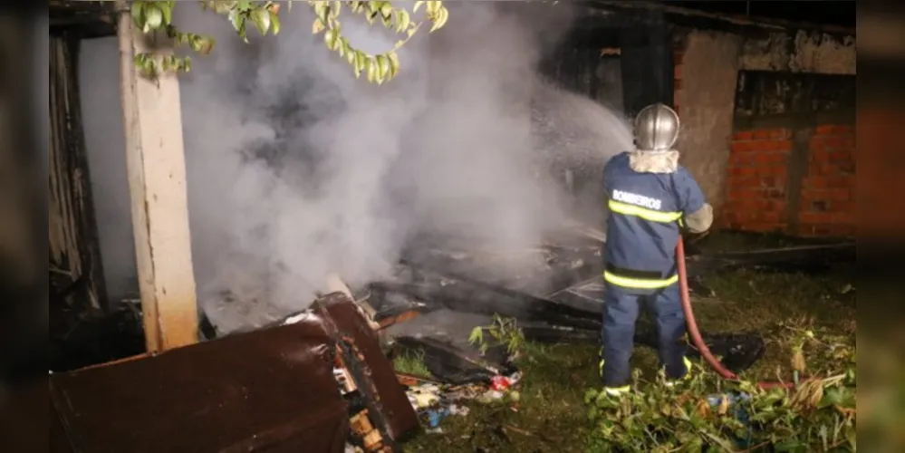 Caso aconteceu na noite desta terça-feira e mobilizou equipes dos Corpo de Bombeiros