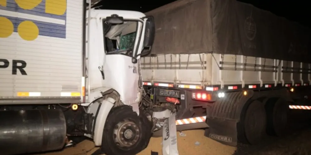 Acidente aconteceu na noite da quinta-feira, no km 464 da BR-376