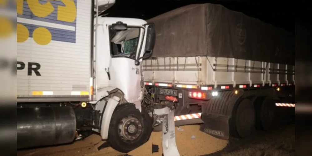 Acidente aconteceu na noite da quinta-feira, no km 464 da BR-376