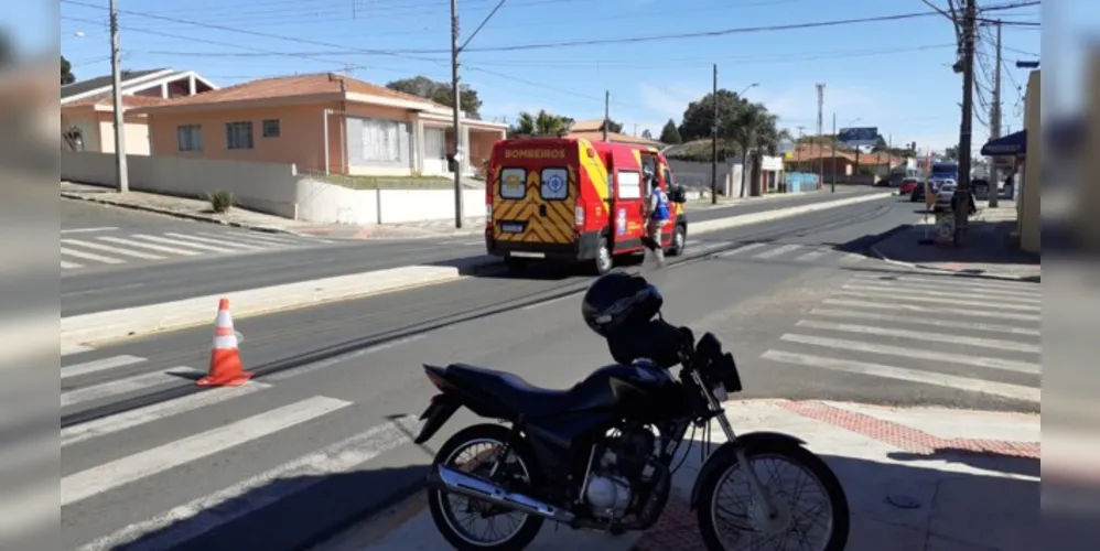 Acidente foi registrado na Avenida Carlos Cavalcanti, na tarde deste sábado (31)