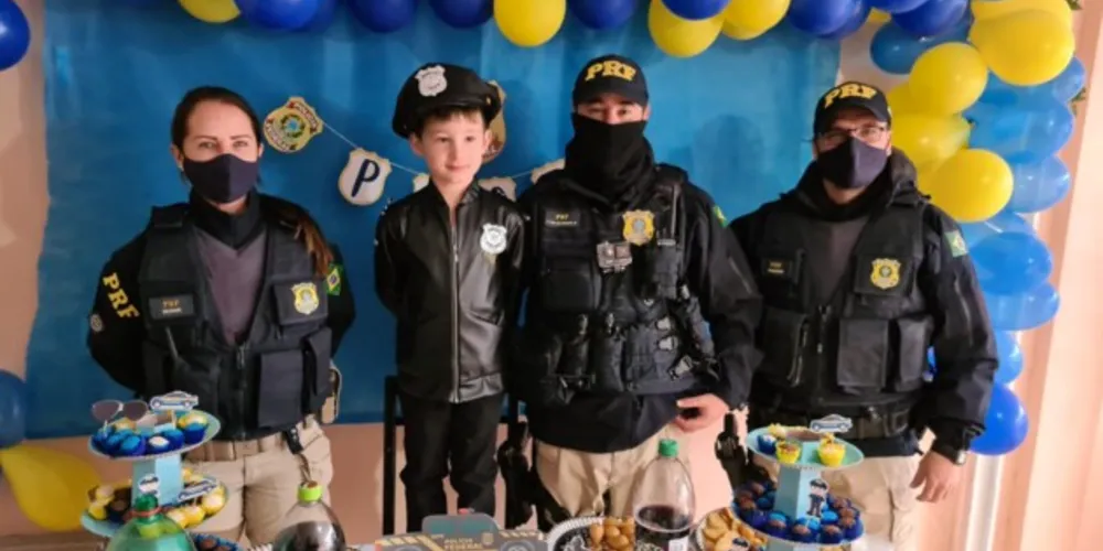 Pedro, 7 anos, sonha em ser um policial rodoviário e tem muita admiração pelas equipes