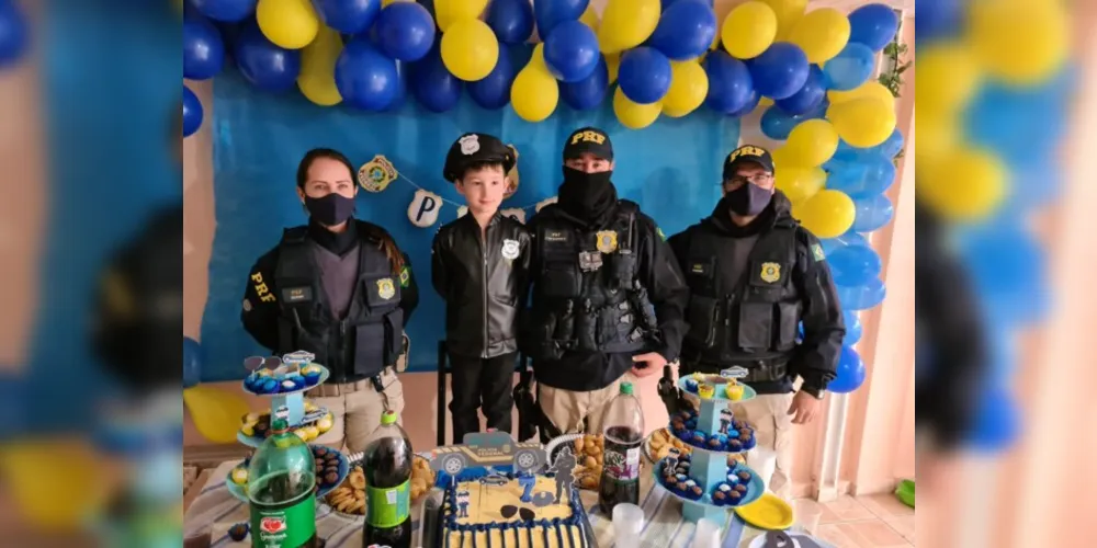 Pedro, 7 anos, sonha em ser um policial rodoviário e tem muita admiração pelas equipes