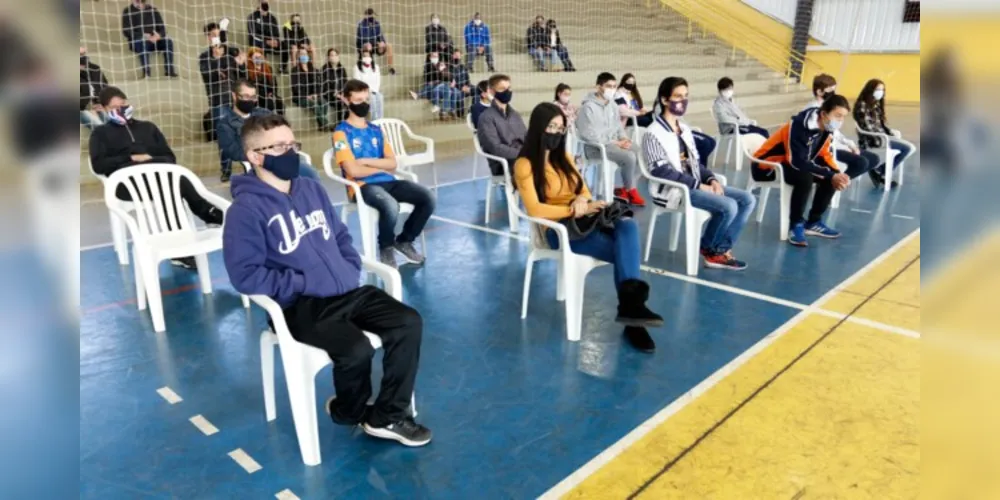 A cerimônia de premiação da etapa de abertura do Circuito Ponta-grossense de Xadrez Online aconteceu no Ginásio do SESC, da Vila Estrela