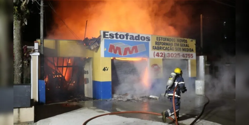 O caso aconteceu na madrugada desta quarta-feira, na Rua Padre Nóbrega, em Oficinas