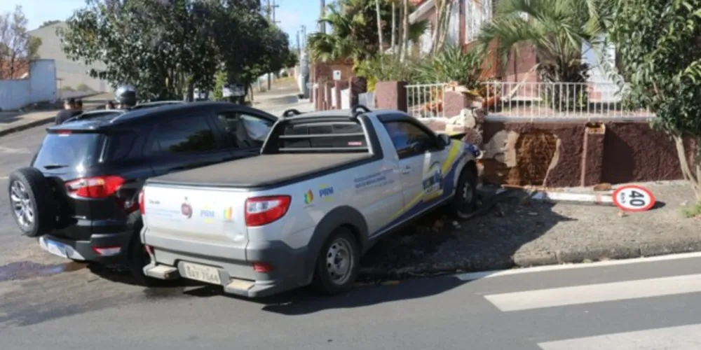 Colisão aconteceu entre as ruas Fagundes Varela e Zacarias de Góes Vasconcelos