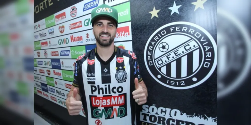 Atleta foi apresentado pelo clube nesta quinta-feira (5)