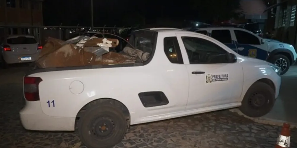 Suspeitos foram flagrados pelas equipes em um espaço utilizado pela Secretaria de Serviços Públicos