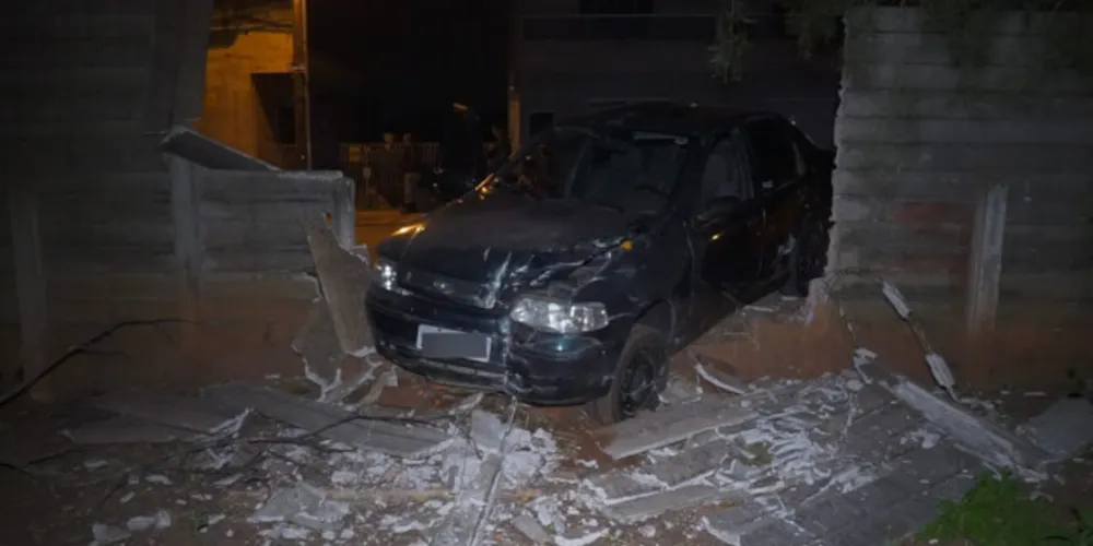 Acidente aconteceu no cruzamento das ruas José Luís e Franco Grilo, em Oficinas