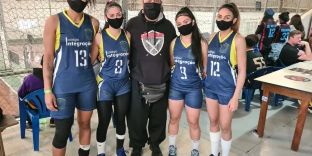 Professor e atletas participaram do torneio no dia 31 de julho