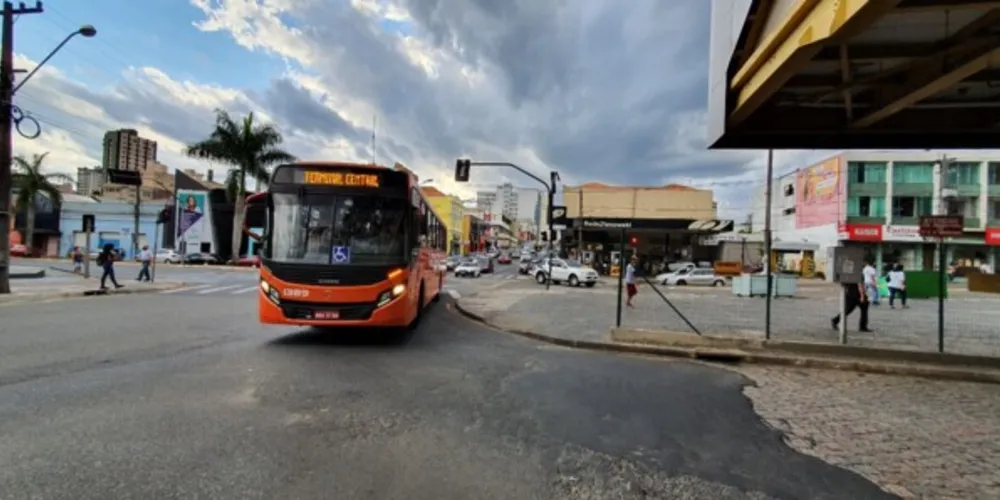 Imagem ilustrativa da imagem Ônibus da VCG recebem película protetora contra a covid