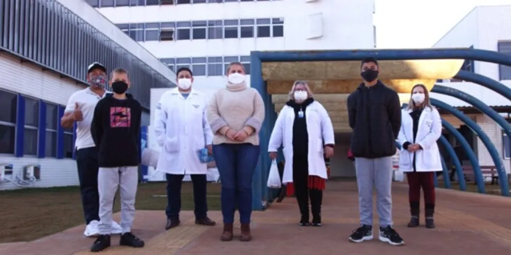 Imagem ilustrativa da imagem Caminhoneiro viaja 1,5 mil km para agradecer o HU-UEPG