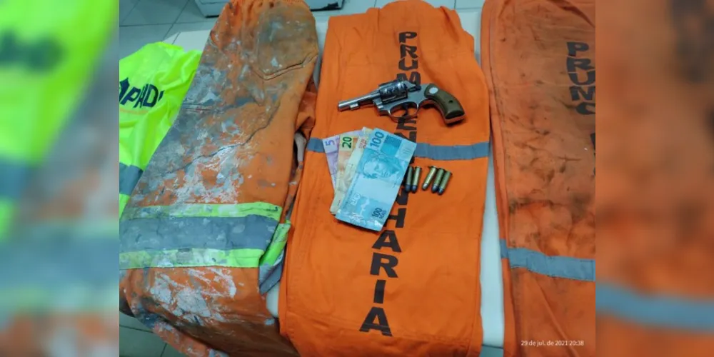 Imagem ilustrativa da imagem Suspeitos de roubos em PG são detidos com arma em Uvaranas