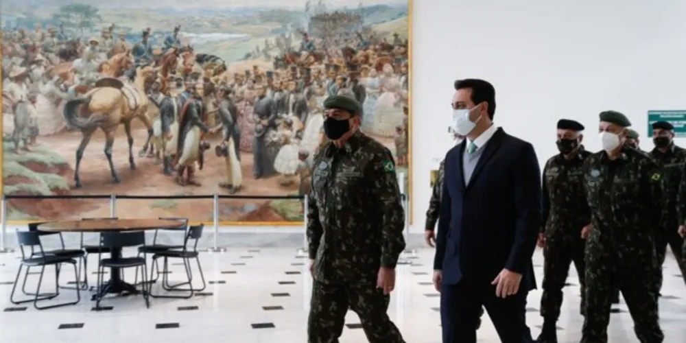Comitiva comandada pelo general Paulo Sérgio Nogueira de Oliveira esteve nesta manhã no Palácio Iguacu
