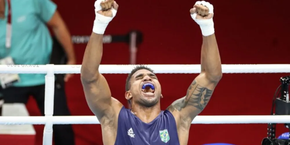 Com a classificação, o boxeador já garante pelo menos o terceiro lugar