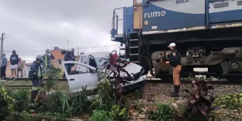 Testemunhas relataram que o carro foi arrastado por duas quadras