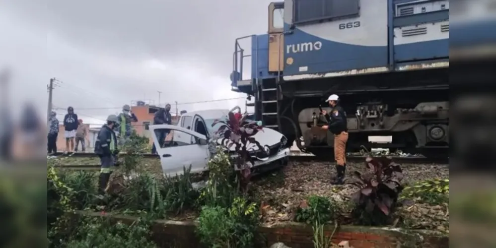 Testemunhas relataram que o carro foi arrastado por duas quadras