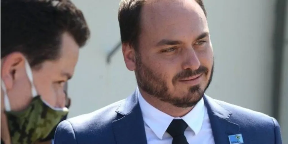 Na cidade do Rio, o vereador Carlos Bolsonaro apresentou propostas contrárias à linguagem neutra