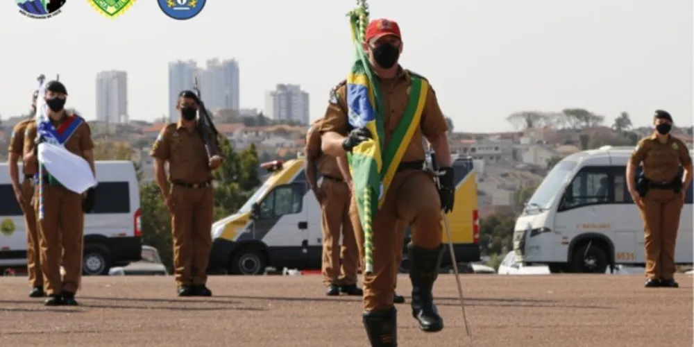 Durante o evento, foram condecorados Policiais e Bombeiros Militares