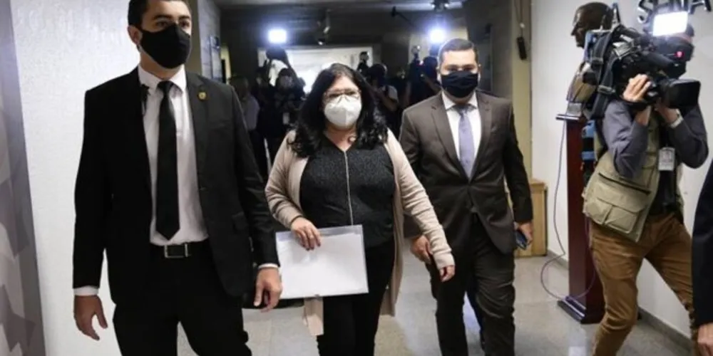 Regina Célia Silva Oliveira, fiscal de contratos no Ministério da Saúde é quem autorizou a compra da vacina indiana