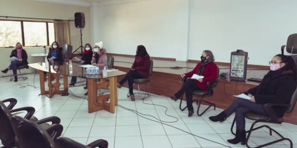 Pasta responsável pela educação municipal organizou uma coletiva de imprensa na manhã desta quinta-feira (29)