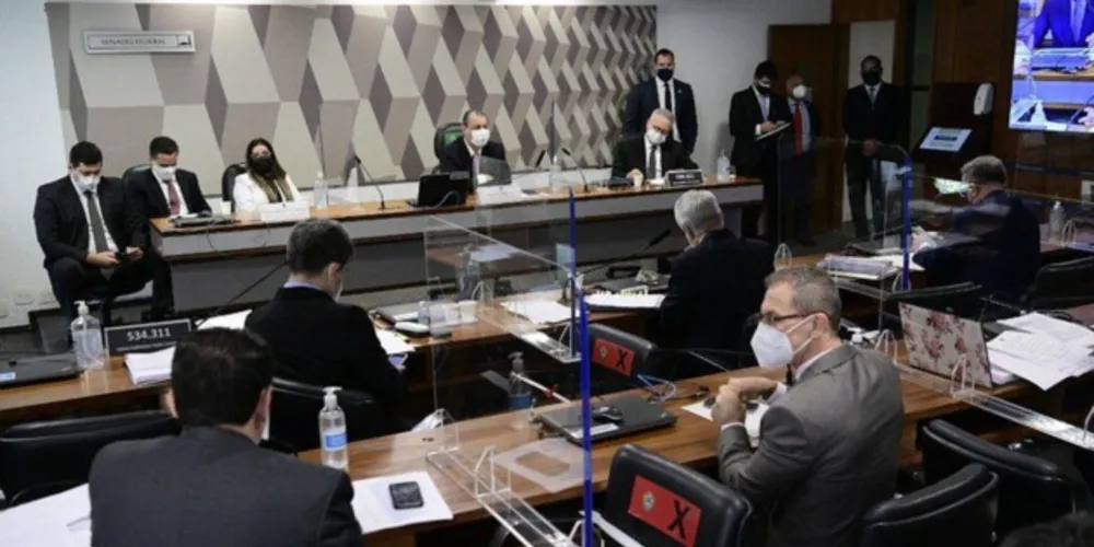 Imagem ilustrativa da imagem Diretora da Precisa se mantém em silêncio e Aziz vai ao STF
