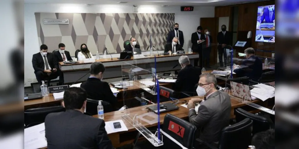 Imagem ilustrativa da imagem Diretora da Precisa se mantém em silêncio e Aziz vai ao STF