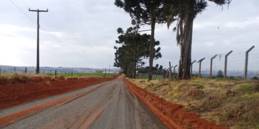 Via rural recebe patrolamento e cascalhamento, na região do Núcleo Santa Terezinha 