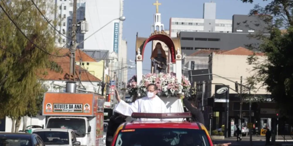 Festa de Sant’Ana teve um brilho especial este ano. Dom Sergio lembrou a mensagem do Papa: sonho, memória e oração