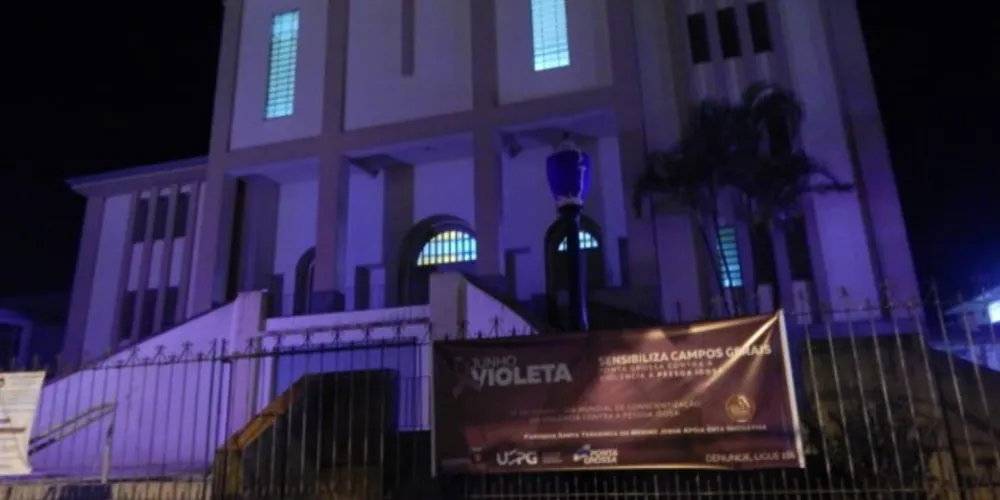 A Paróquia Santa Teresinha também colocou faixa da Campanha em frente à igreja