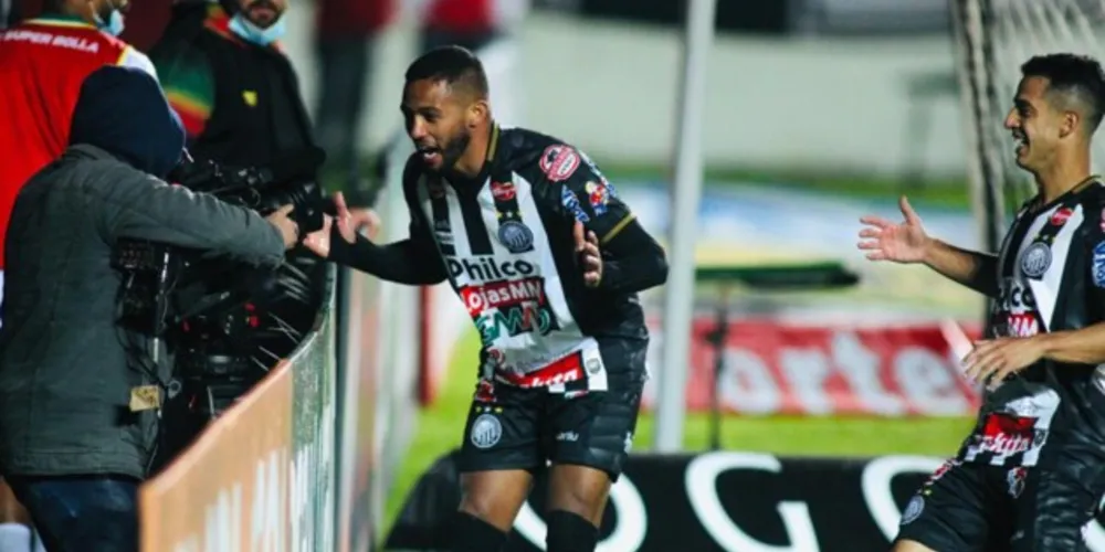 Felipe Garcia entrou no segundo tempo e definiu a partida para o Fantasma