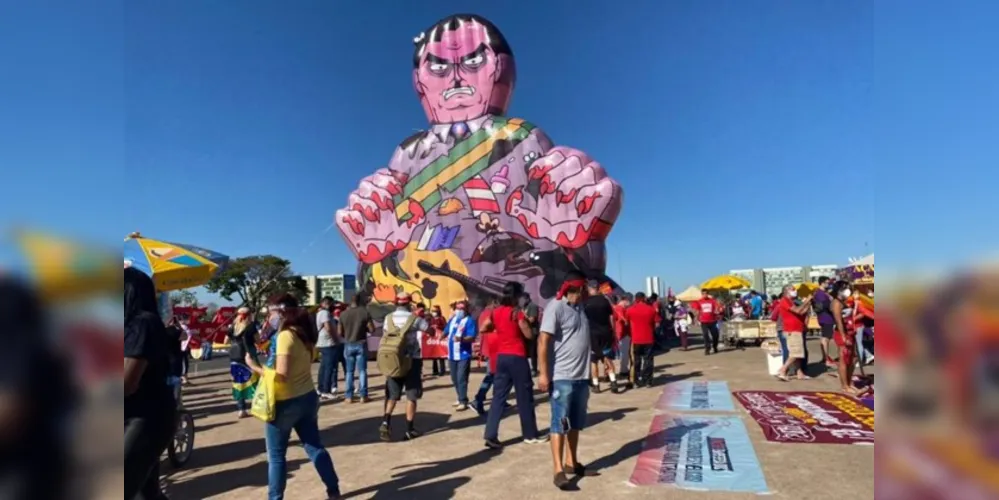 Manifestantes foram às ruas neste sábado em diversas cidades do país