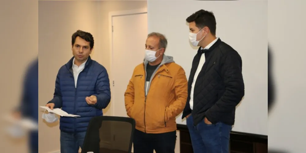 Prefeito dialogou com o chefe da Casa Civil, Guto Silva, e com o deputado estadual Alexandre Curi