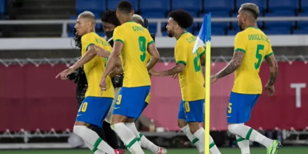 No primeiro tempo, o Brasil amassou o adversário, mas levou um susto na segunda etapa; Richarlison marcou três vezes